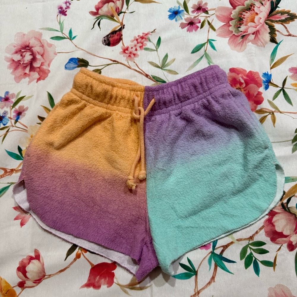 willd fable women Shorts 
Size XS 
MADE IN VIETNAM
60% COTTON